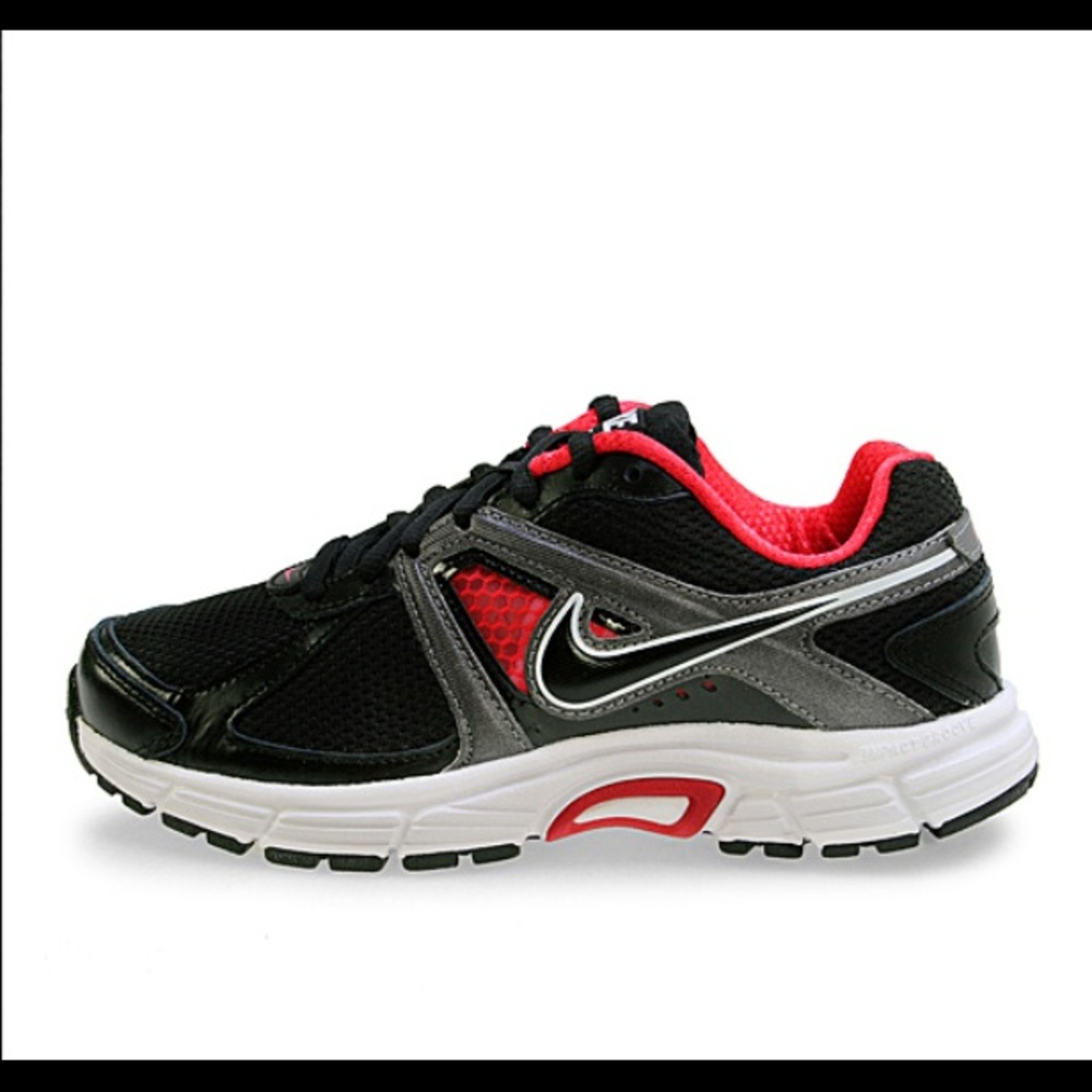 NIKE Women’s Dart 9